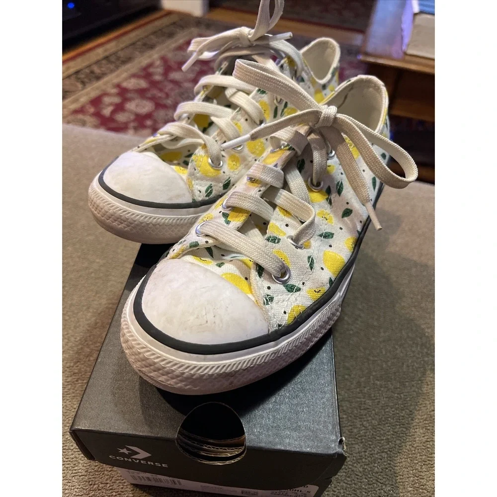 Converse Juniors Chuck Taylor All Star Ox LEMON Size 1 White Lemon Print (AH)